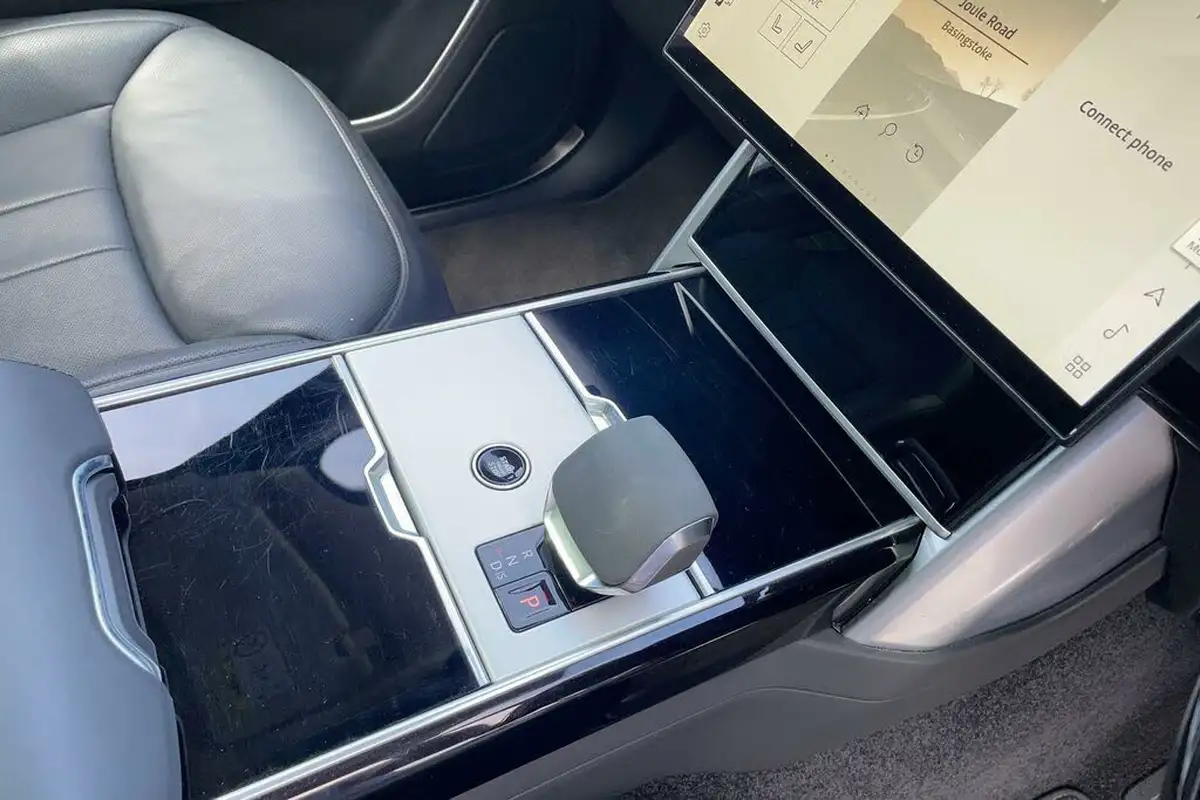 2023-land-rover-range-rover-30-d350-hse-big-18