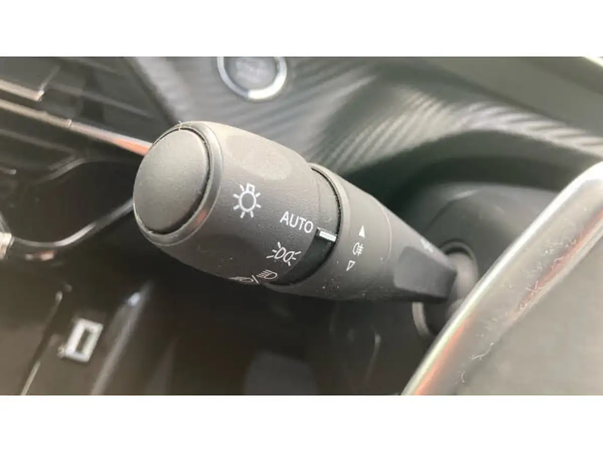 2022-peugeot-208-12-puretech-allure-premium-130bhp-eat8-big-25