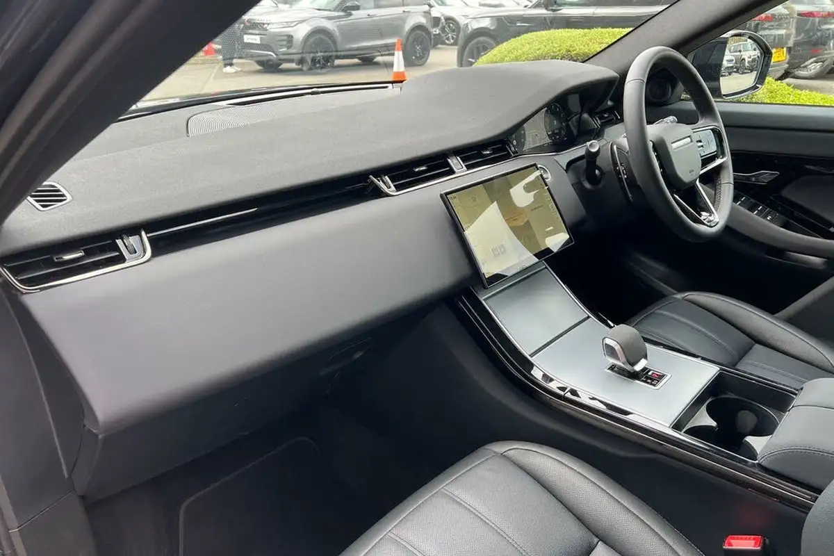 2024-land-rover-range-rover-evoque-15-p300e-s-big-37