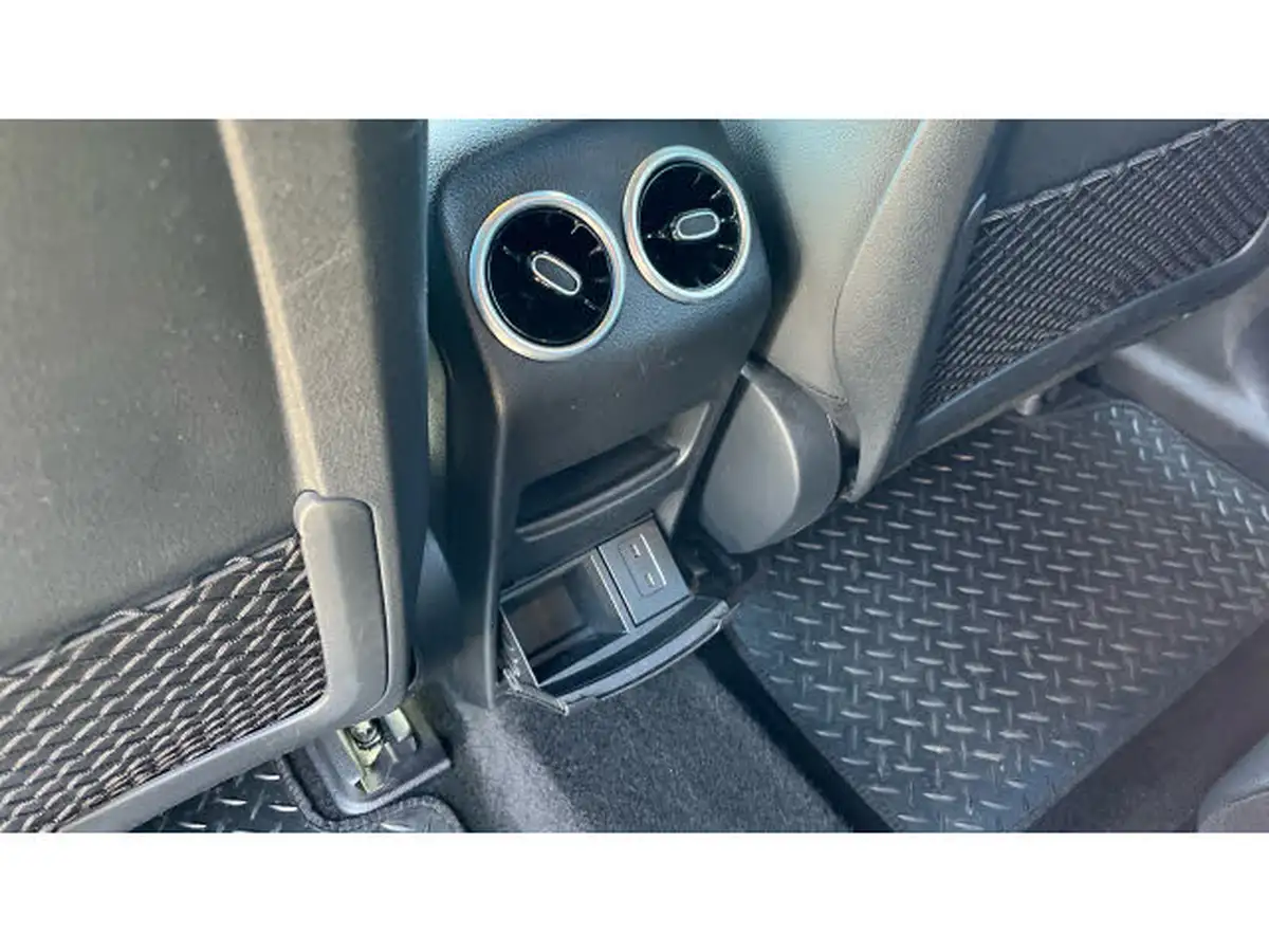 2022-mercedes-benz-eqb-e-eqb-300-amg-line-big-23