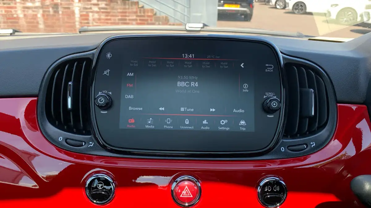 2025-fiat-500-10-big-30