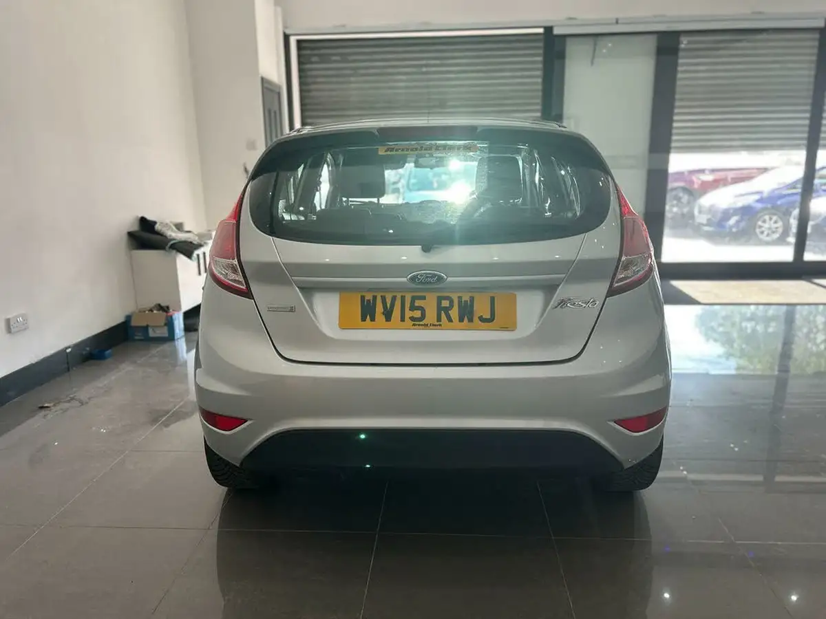 2015-ford-fiesta-10-zetec-100ps-e6-ecoboost-ss-5d-big-3