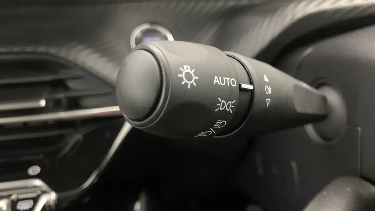 2022-peugeot-208-12-puretech-allure-premium-100ps-big-36