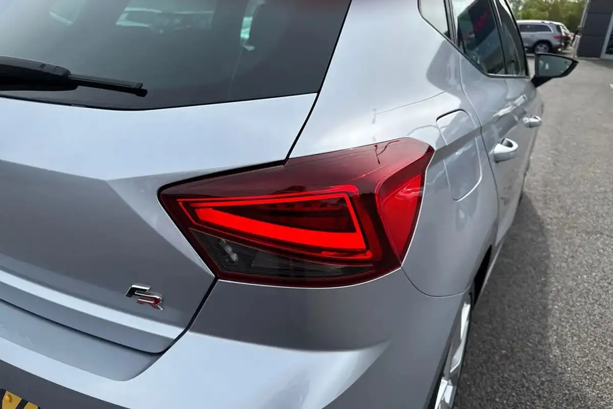 2020-seat-ibiza-10-mpi-fr-big-6