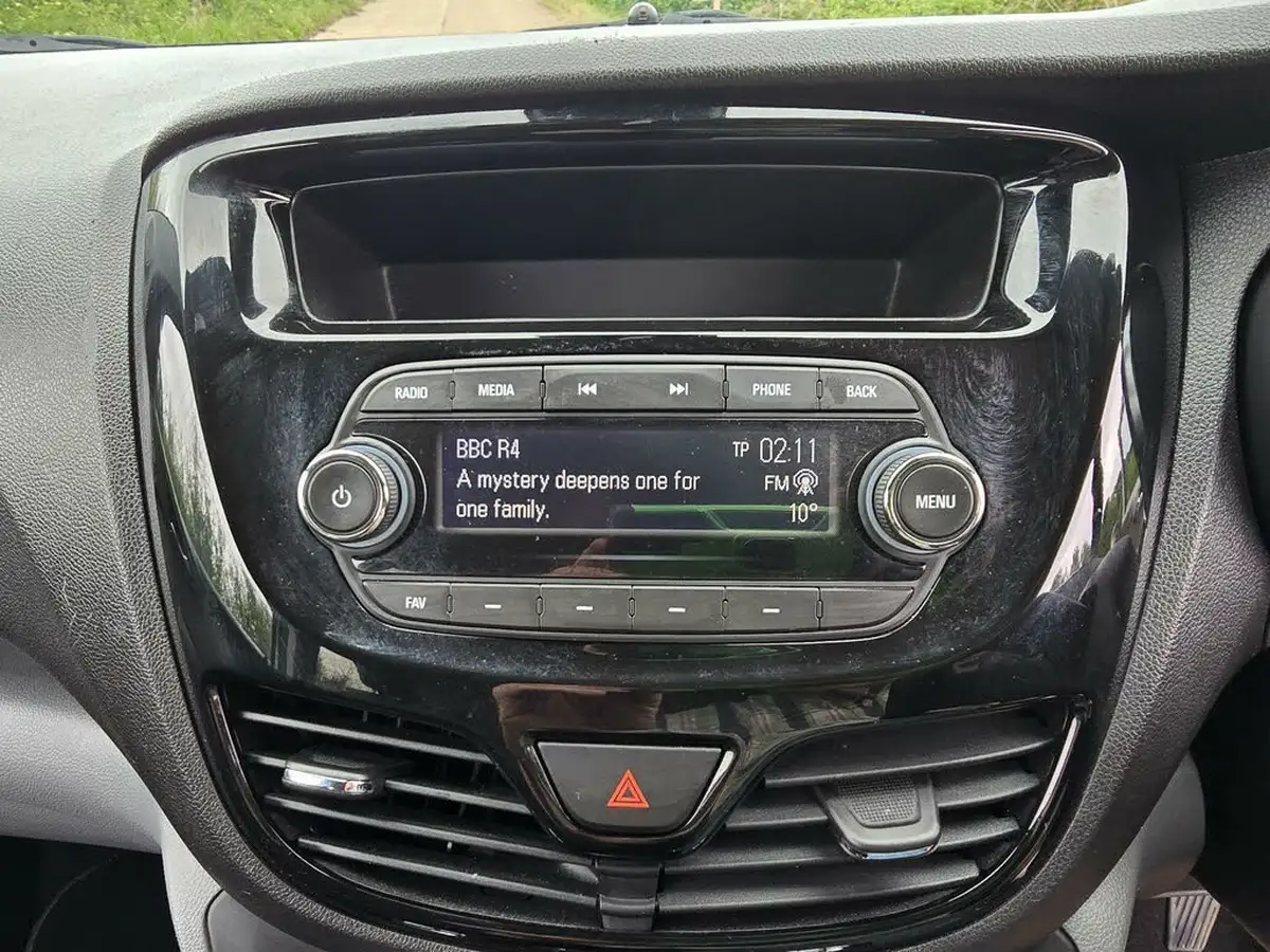 2017-vauxhall-viva-10i-sl-big-41