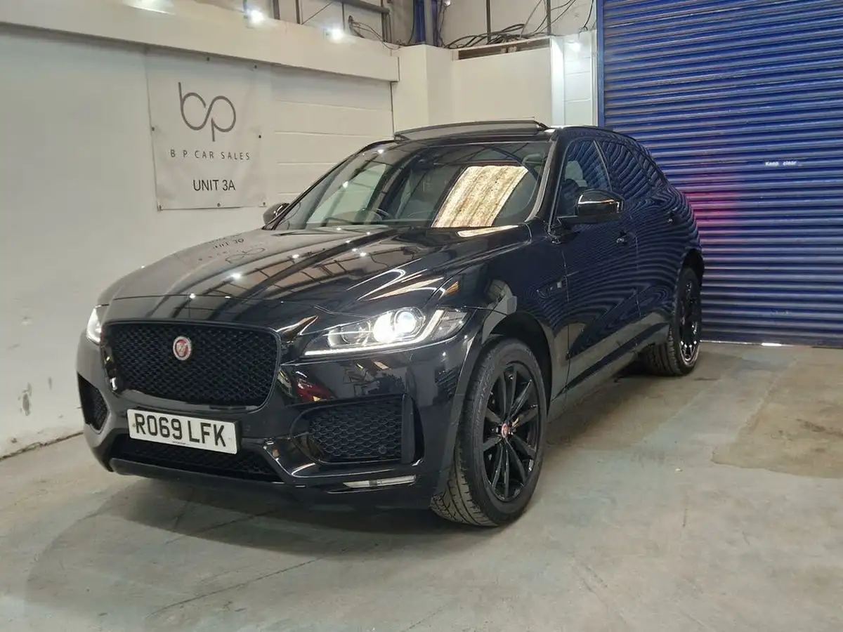 2019-jaguar-f-pace-20-i4d-chequered-flag-180ps-big-3