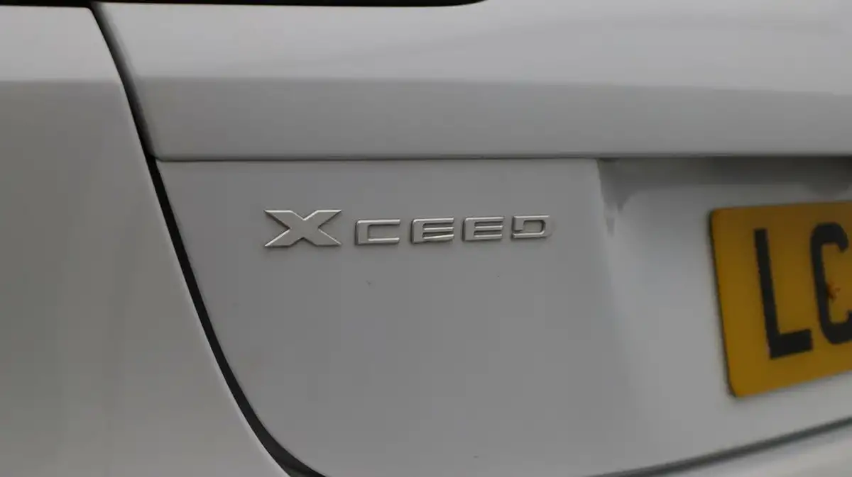 2023-kia-xceed-15-t-gdi-gt-line-158bhp-big-20