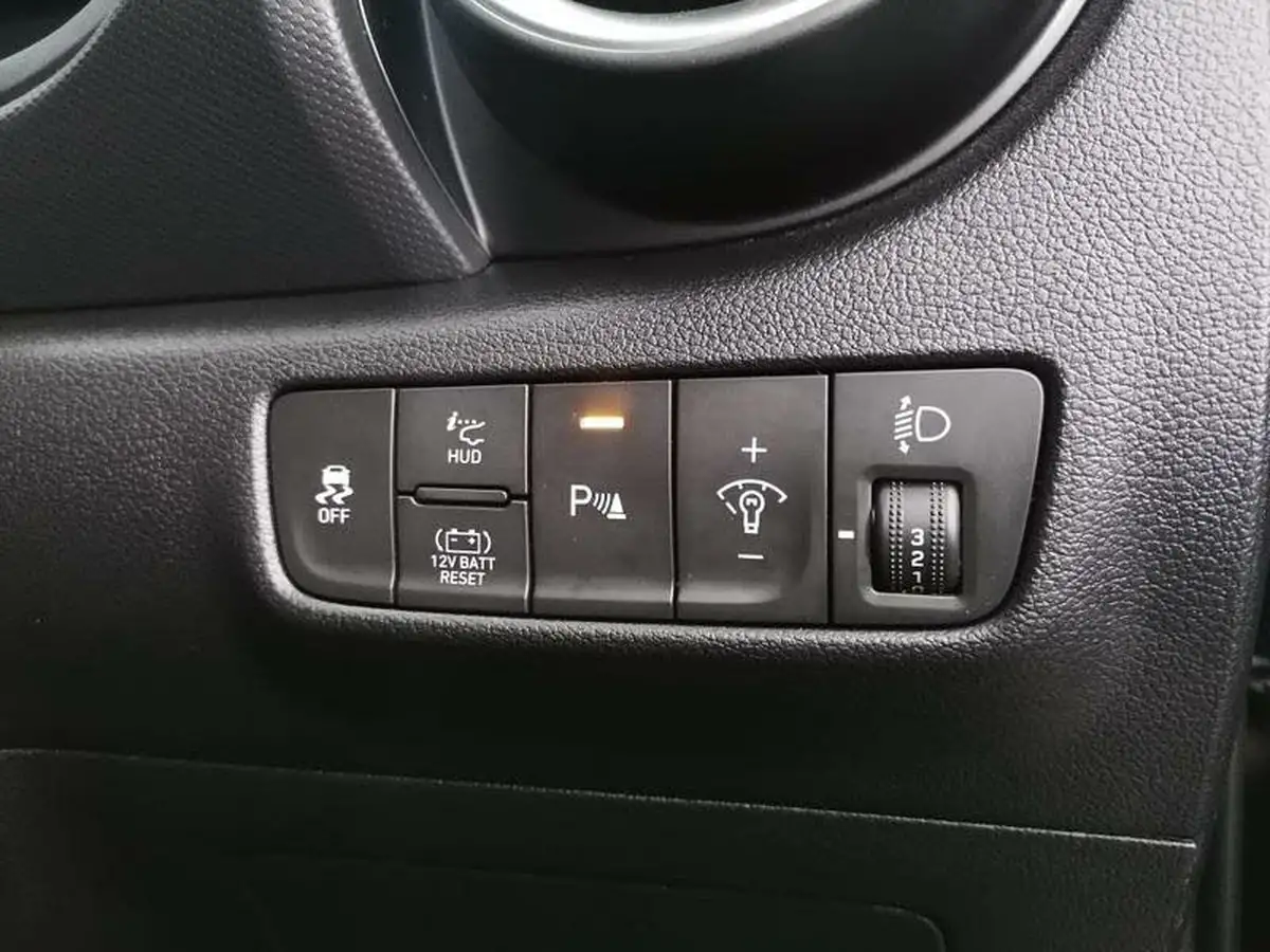 2023-hyundai-kona-16-gdi-ultimate-big-18