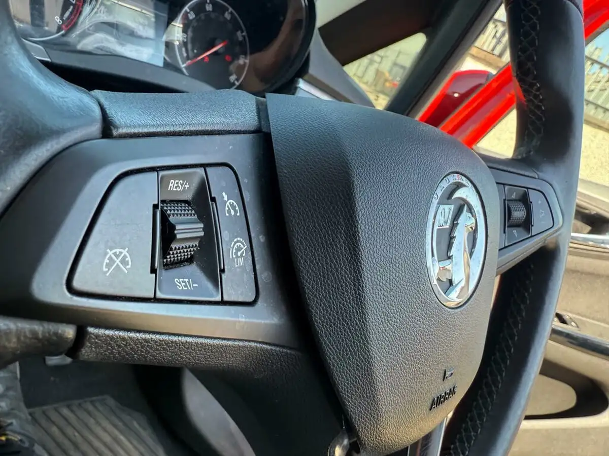 2015-vauxhall-corsa-14-excite-ac-90ps-ecoflex-3d-1398cc-big-7