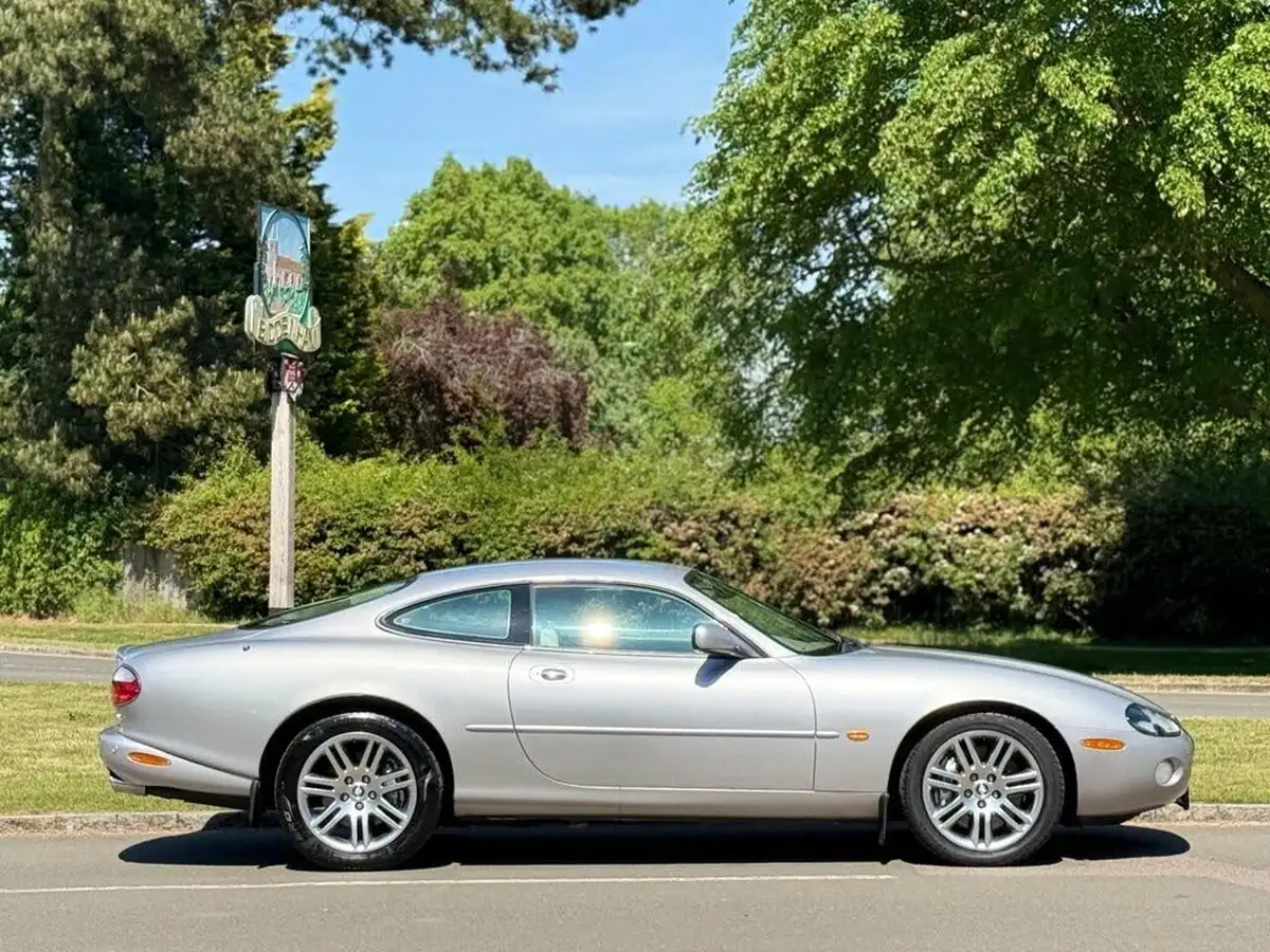 2003-jaguar-xkr-42-coupe-big-9