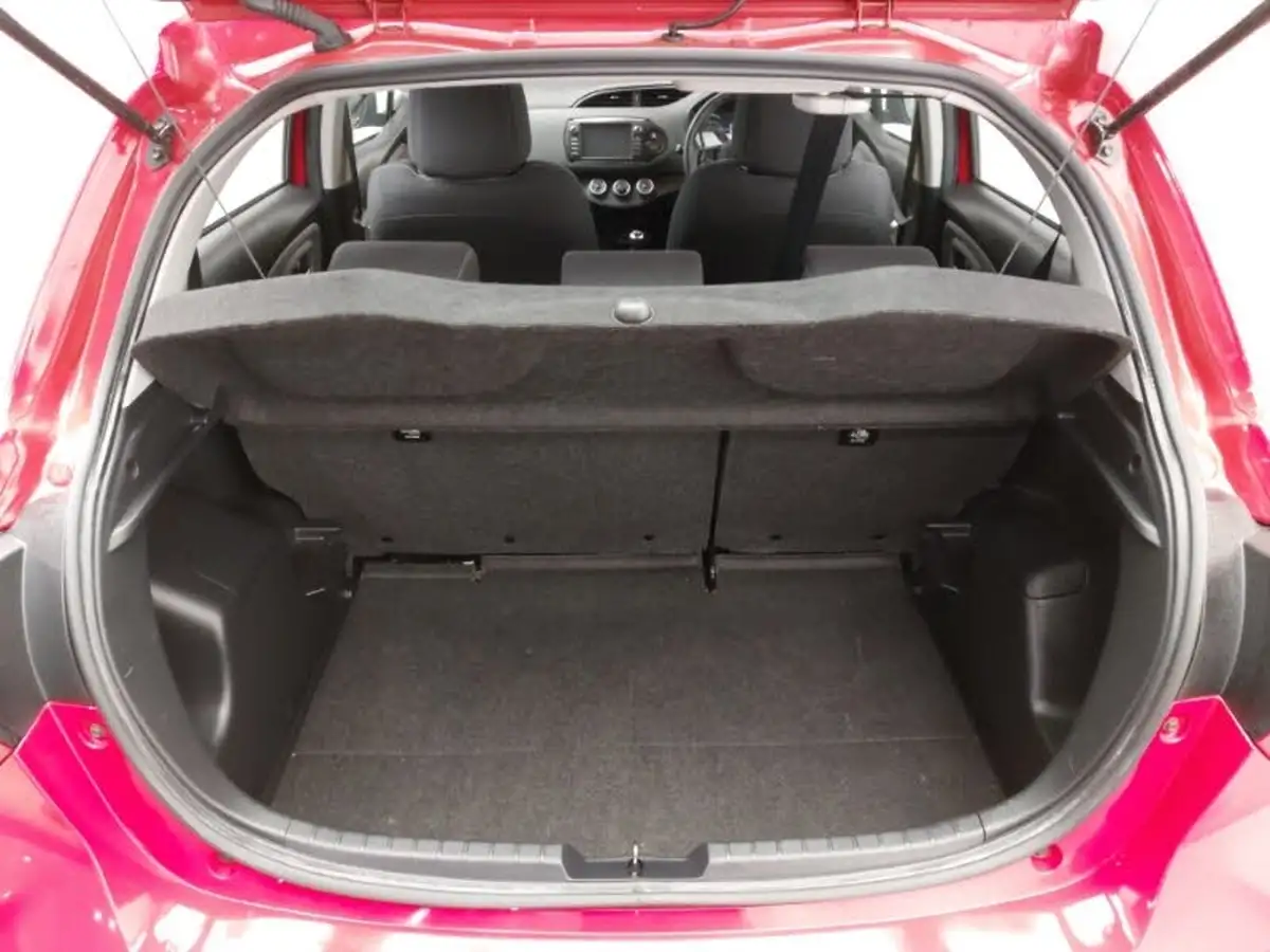 2019-toyota-yaris-15-vvt-i-icon-tech-111bhp-1496cc-big-7