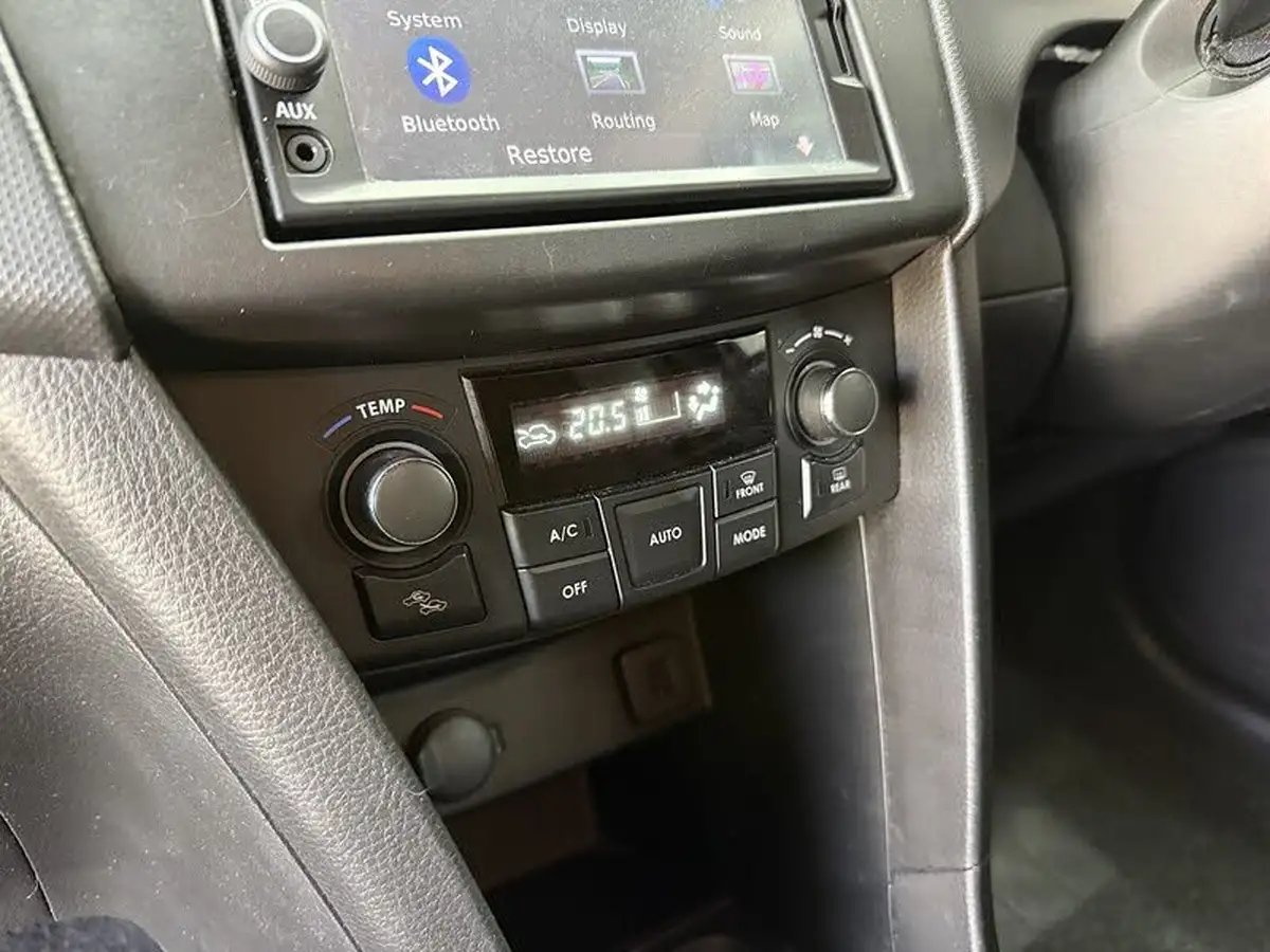 2014-suzuki-swift-12-sz4-94ps-nav-5d-big-56