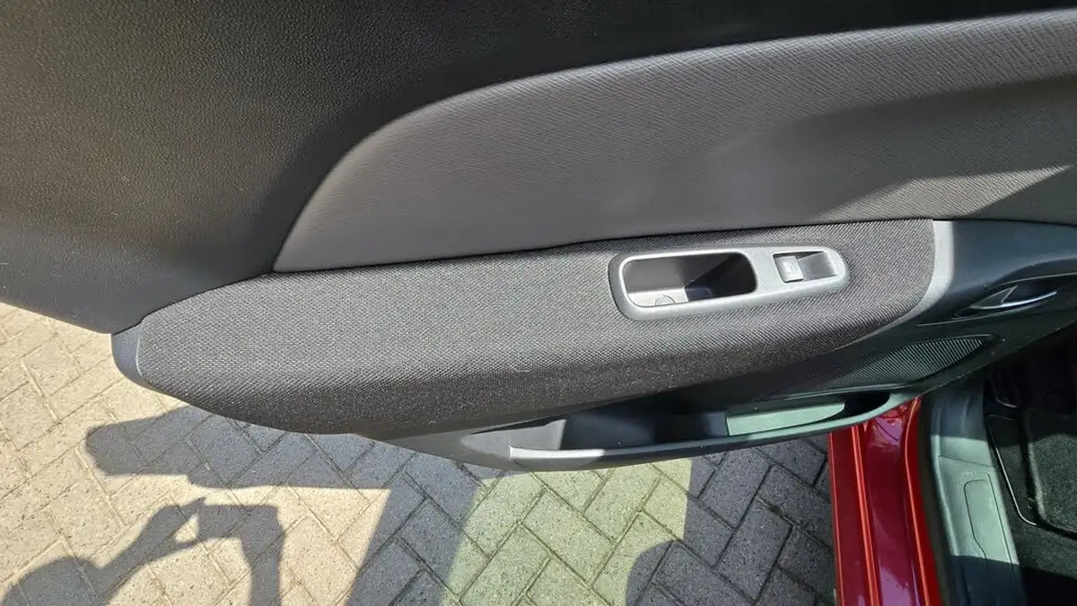 2015-citroen-c4-picasso-16bluehdi-selection-big-35