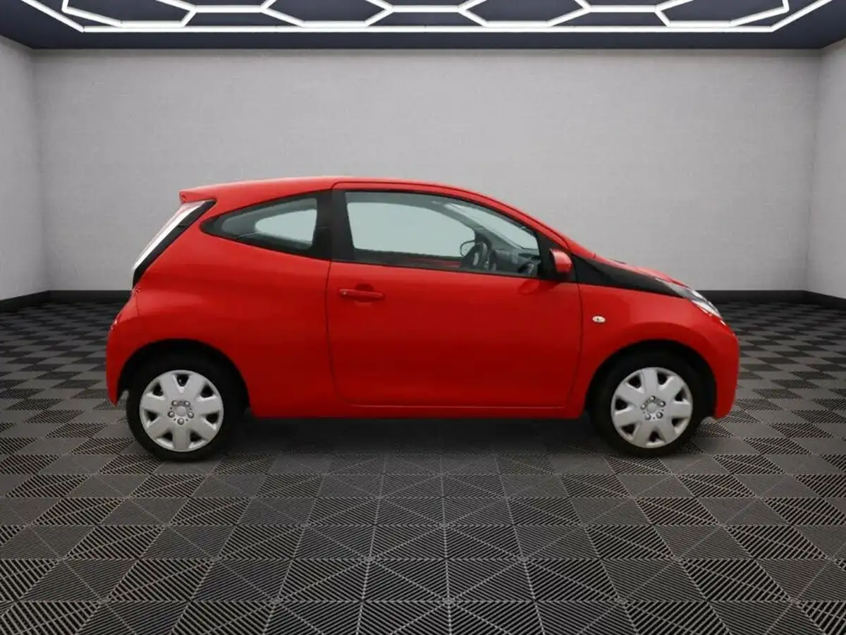 2015-toyota-aygo-10-vvt-i-x-play-3d-big-7