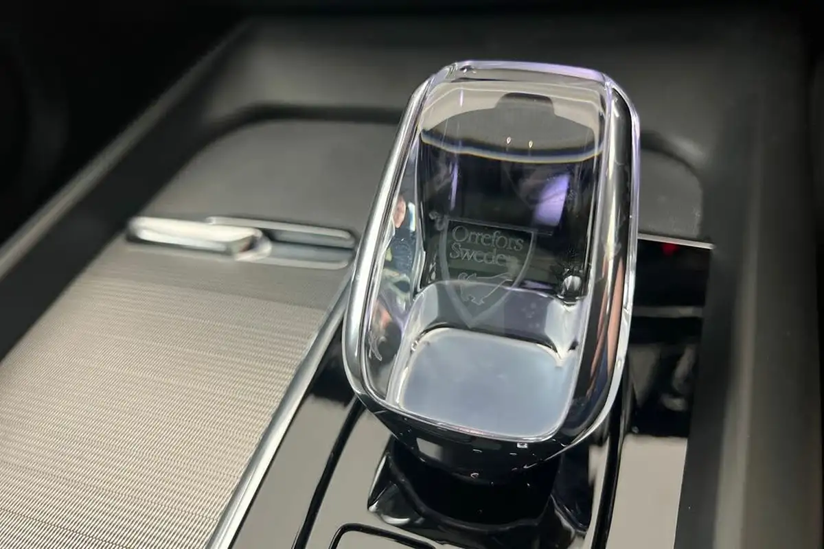 2024-volvo-xc60-20-t8-ultra-black-edition-big-34