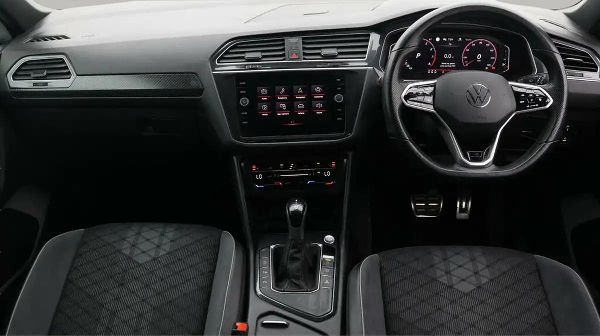 2021-volkswagen-tiguan-15-tsi-r-line-big-12