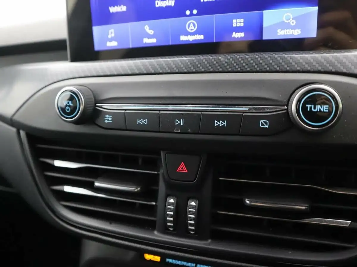 2020-ford-focus-10t-st-line-x-hatchback-auto-big-25