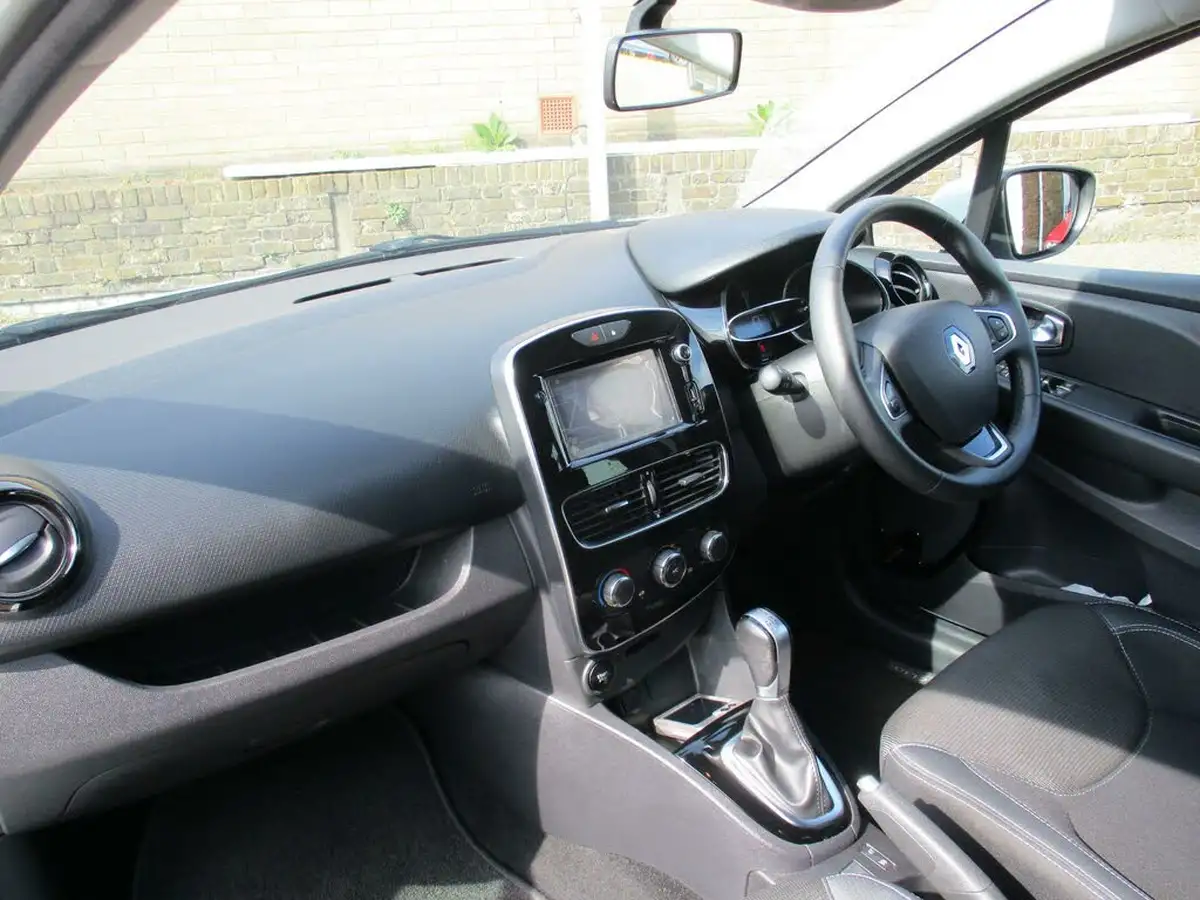 2019-renault-clio-15dci-iconic-90ps-ss-edc-auto-big-10
