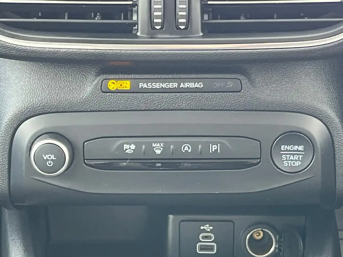 2023-ford-focus-10t-titanium-125ps-hatchback-big-31