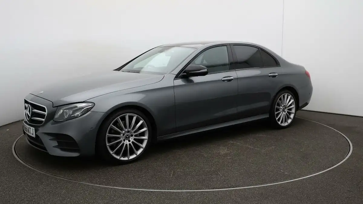 2020-mercedes-benz-e-class-20d-e300d-amg-line-edition-premium-plus-saloon-4d-big-69