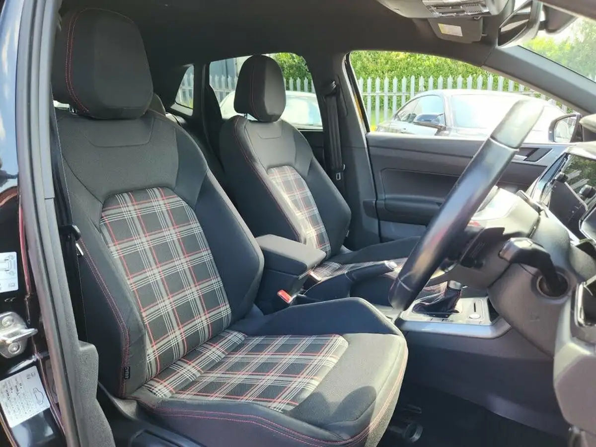 2019-volkswagen-polo-20-tsi-gti-big-11