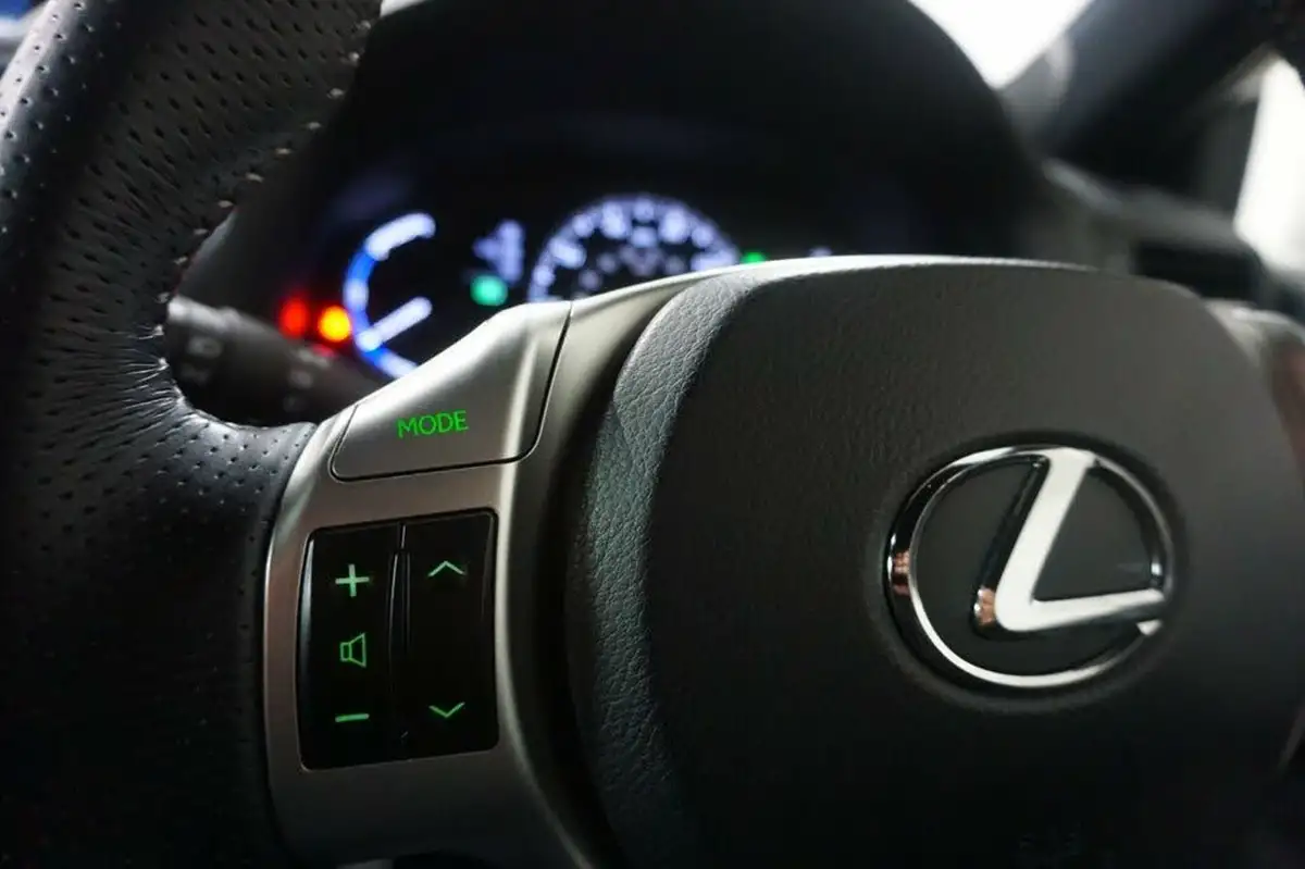 2012-lexus-ct-200h-18-f-sport-big-31