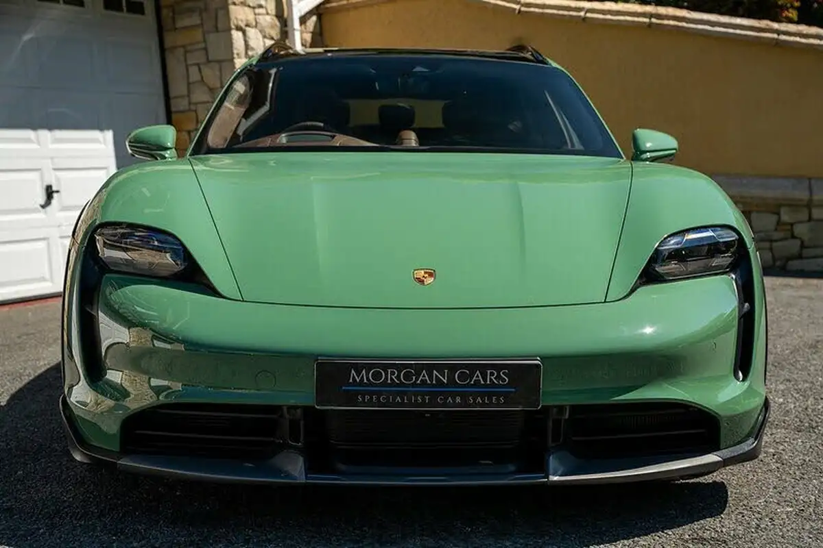 2022-porsche-taycan-e-turbo-cross-turismo-big-21