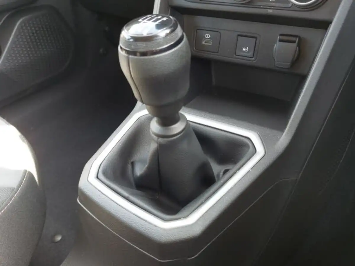 2024-dacia-sandero-stepway-10-tce-extreme-90bhp-big-18