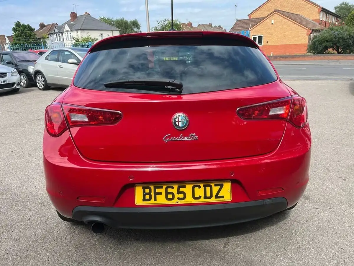 2015-alfa-romeo-giulietta-14-tb-qv-line-alfa-tct-big-6