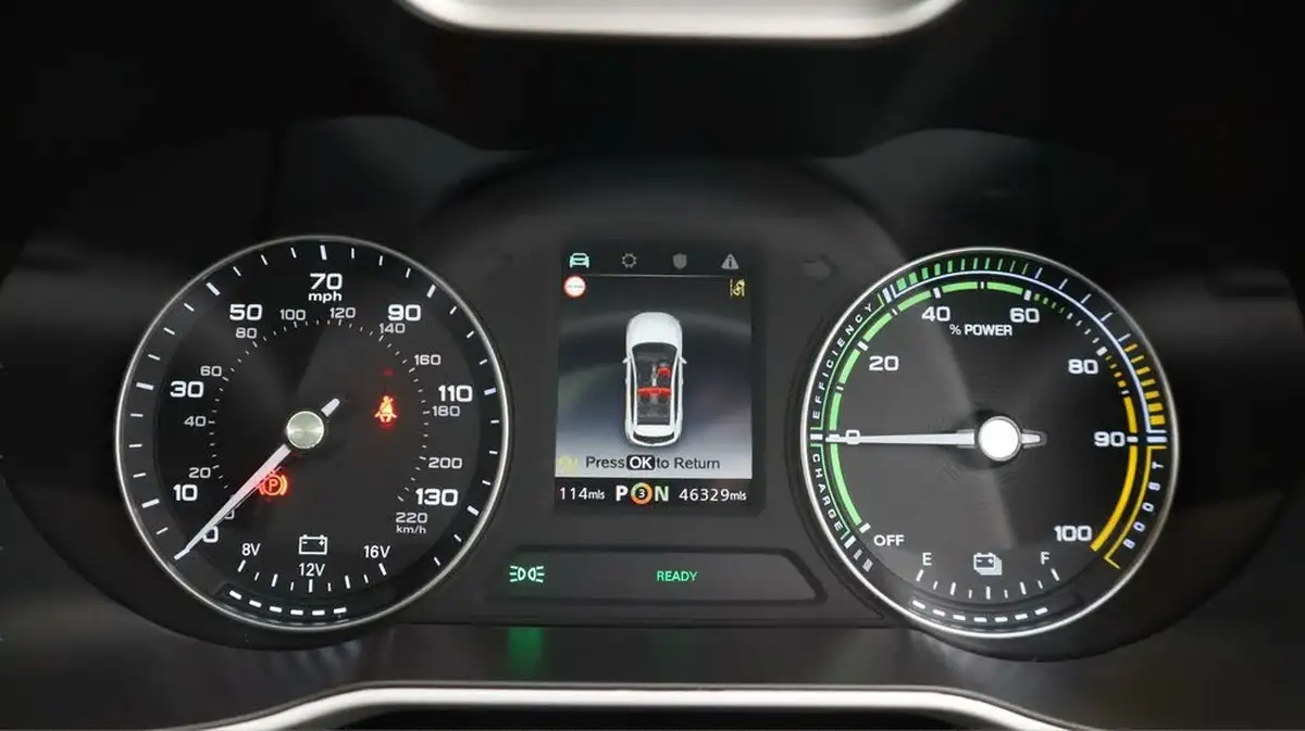 2020-mg-zs-suv-e-exclusive-ev-big-10