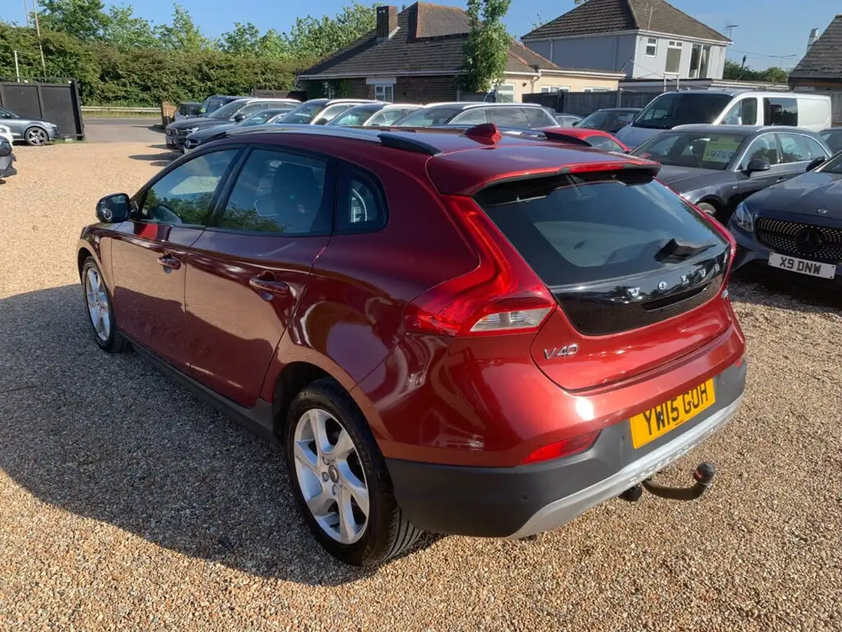 2015-volvo-v40-20td-d2-cross-country-lux-nav-geartronic-big-4