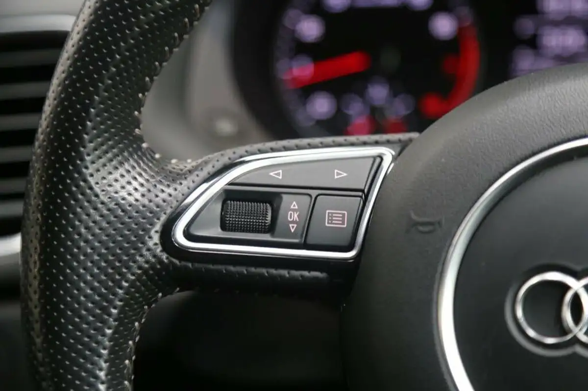 2015-audi-q3-14-s-line-cod-ss-big-37