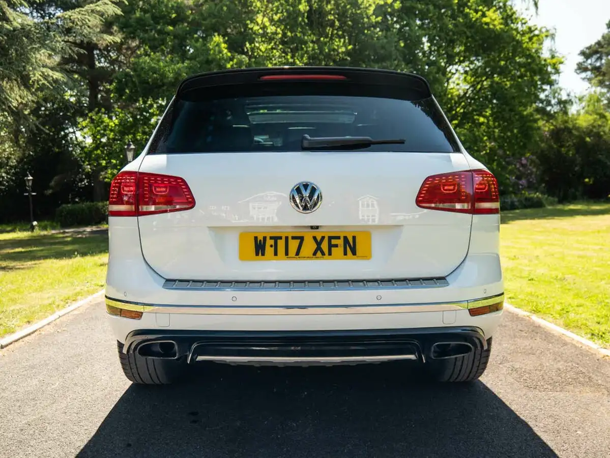 2017-volkswagen-touareg-30tdi-r-line-plus-262ps-ss-2967cc-big-30