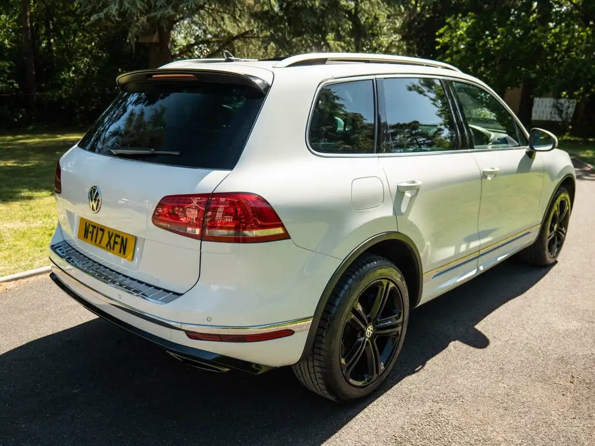 2017-volkswagen-touareg-30tdi-r-line-plus-262ps-ss-2967cc-big-6