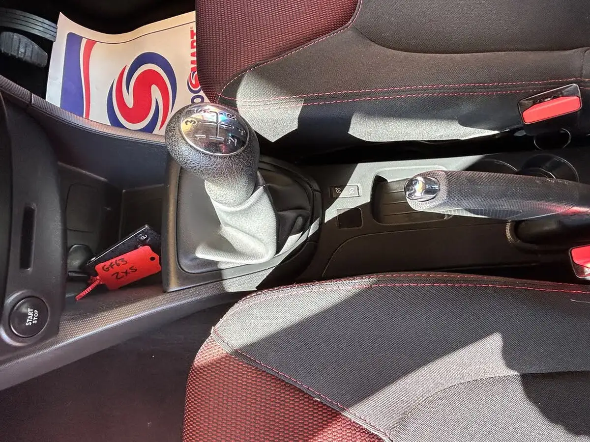 2014-renault-clio-12-expression-big-11