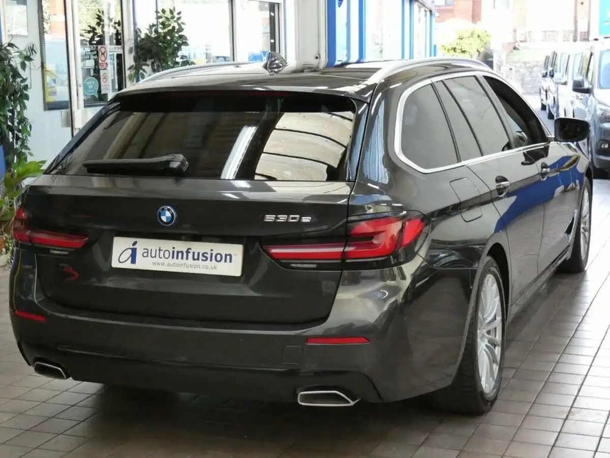 2022-bmw-5-series-20-530e-se-touring-5d-big-40