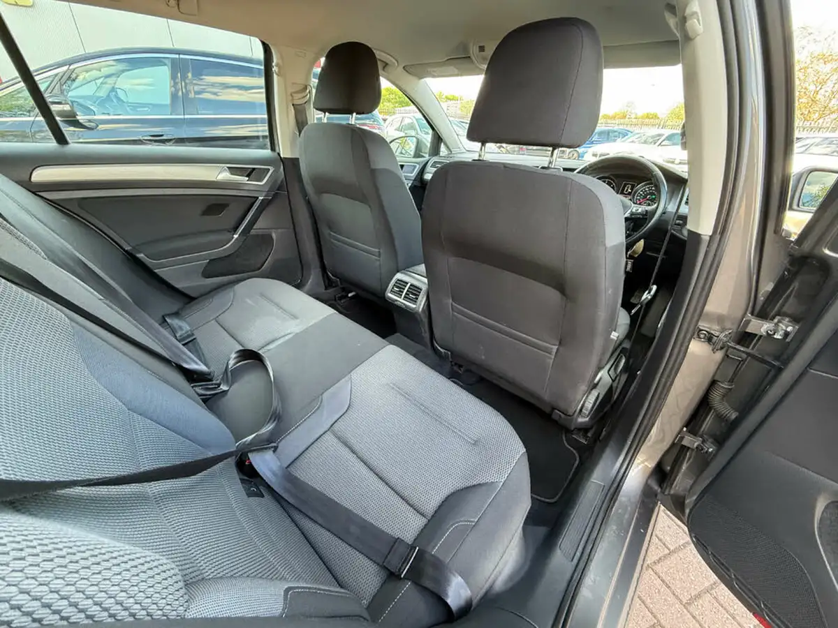 2014-volkswagen-golf-20tdi-se-ss-hatchback-5d-dsg-big-17