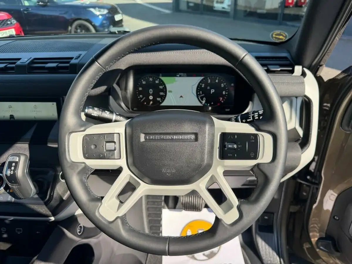 2022-land-rover-90-defender-30-p400-xs-edition-big-12