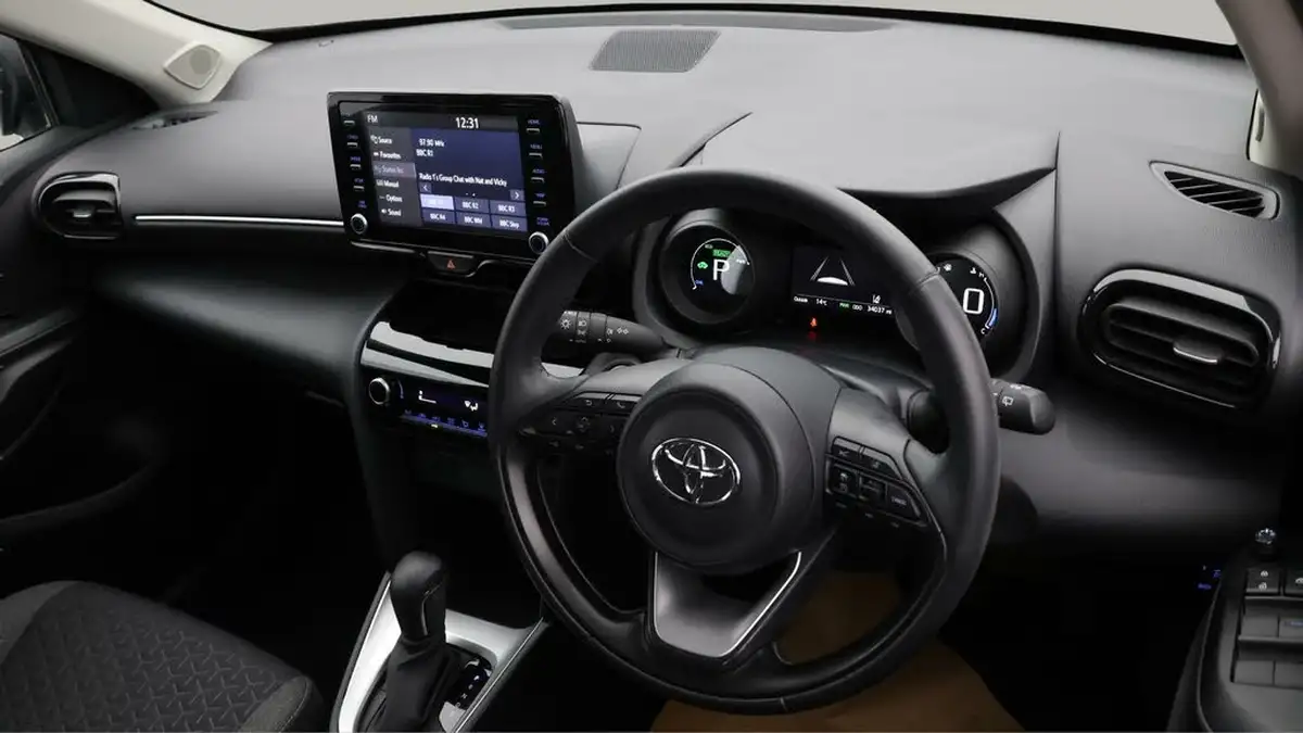 2023-toyota-yaris-cross-15-vvt-i-icon-big-9