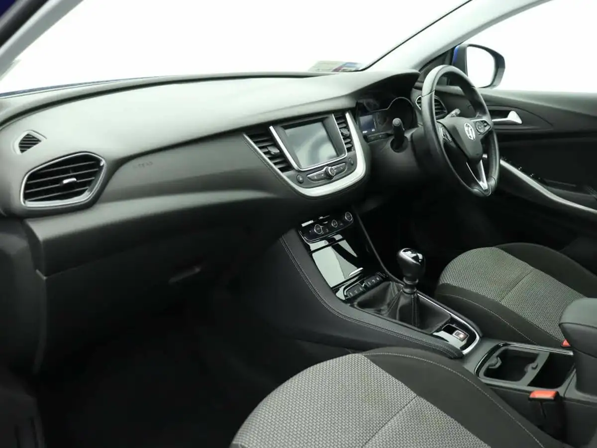 2019-vauxhall-grandland-x-12-se-ss-big-10
