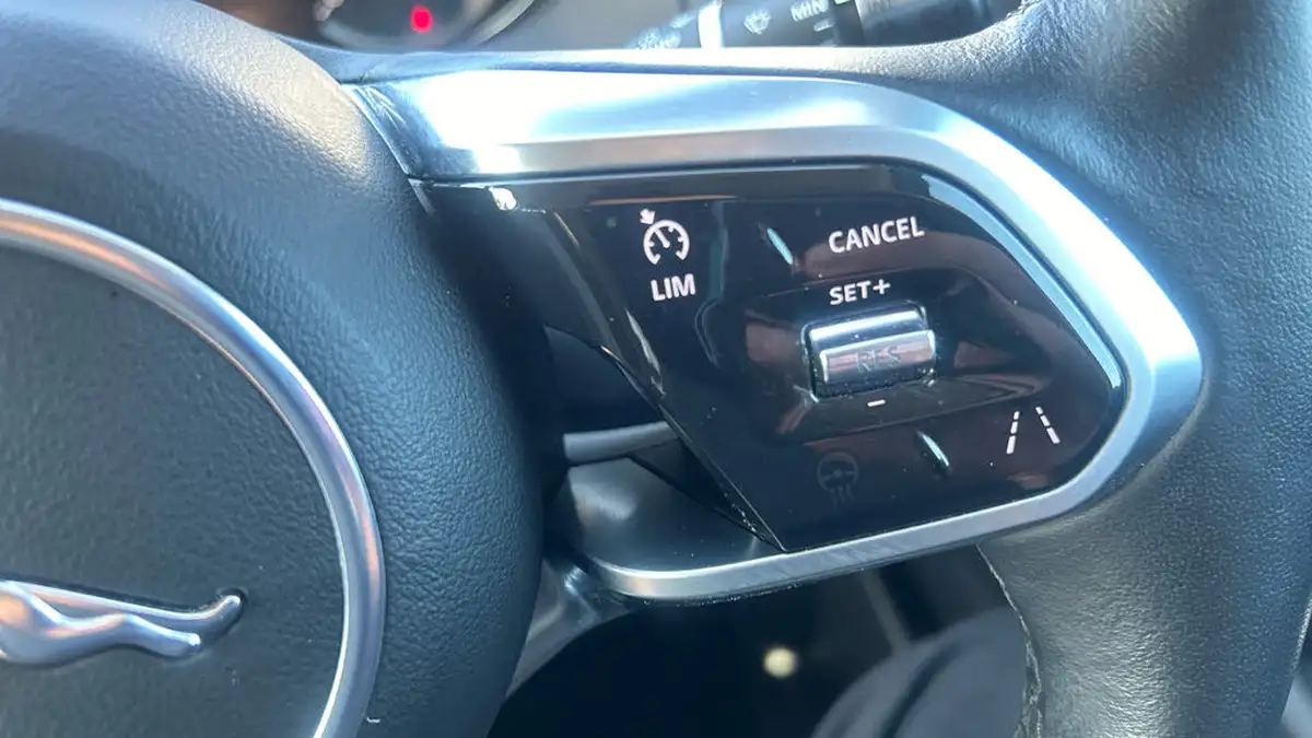 2021-jaguar-e-pace-20-d165-s-big-27