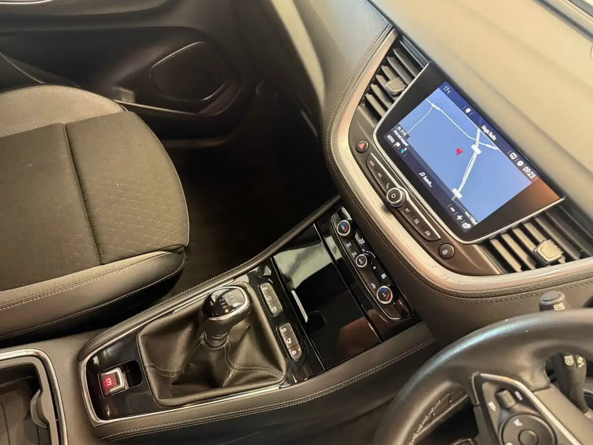 2019-vauxhall-grandland-x-12-sport-nav-big-26
