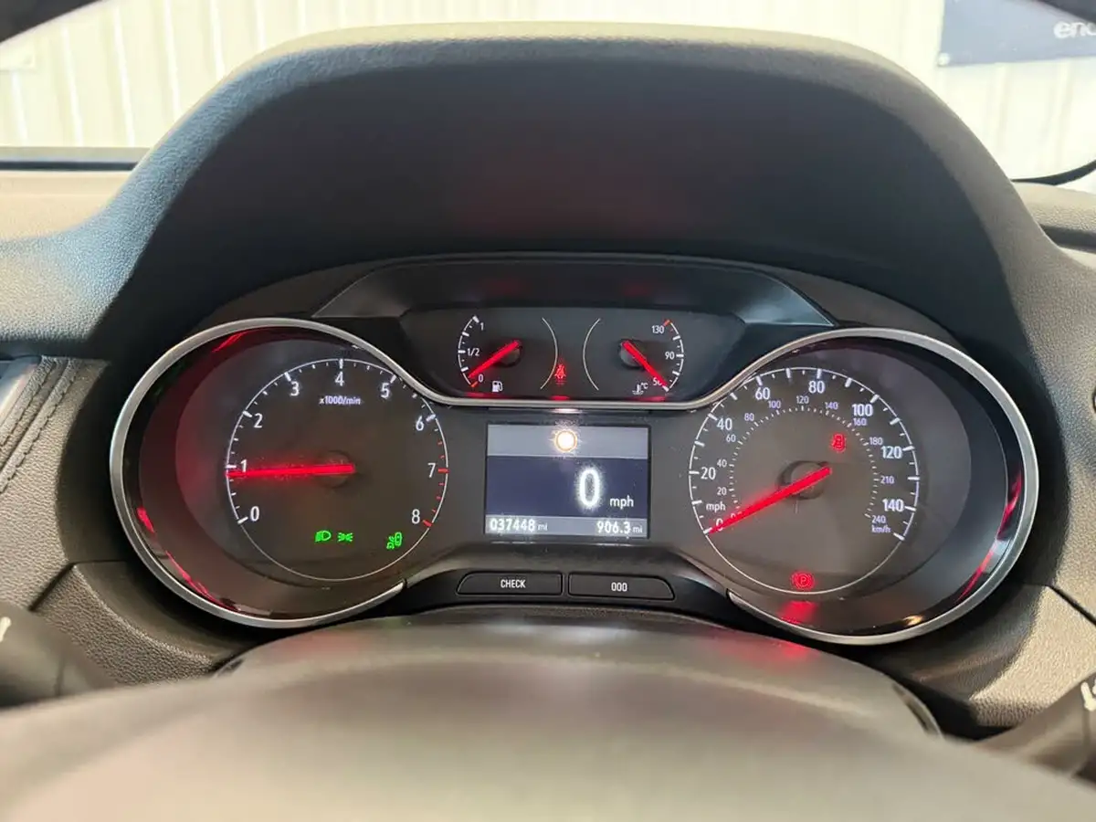 2019-vauxhall-grandland-x-12-sport-nav-big-22