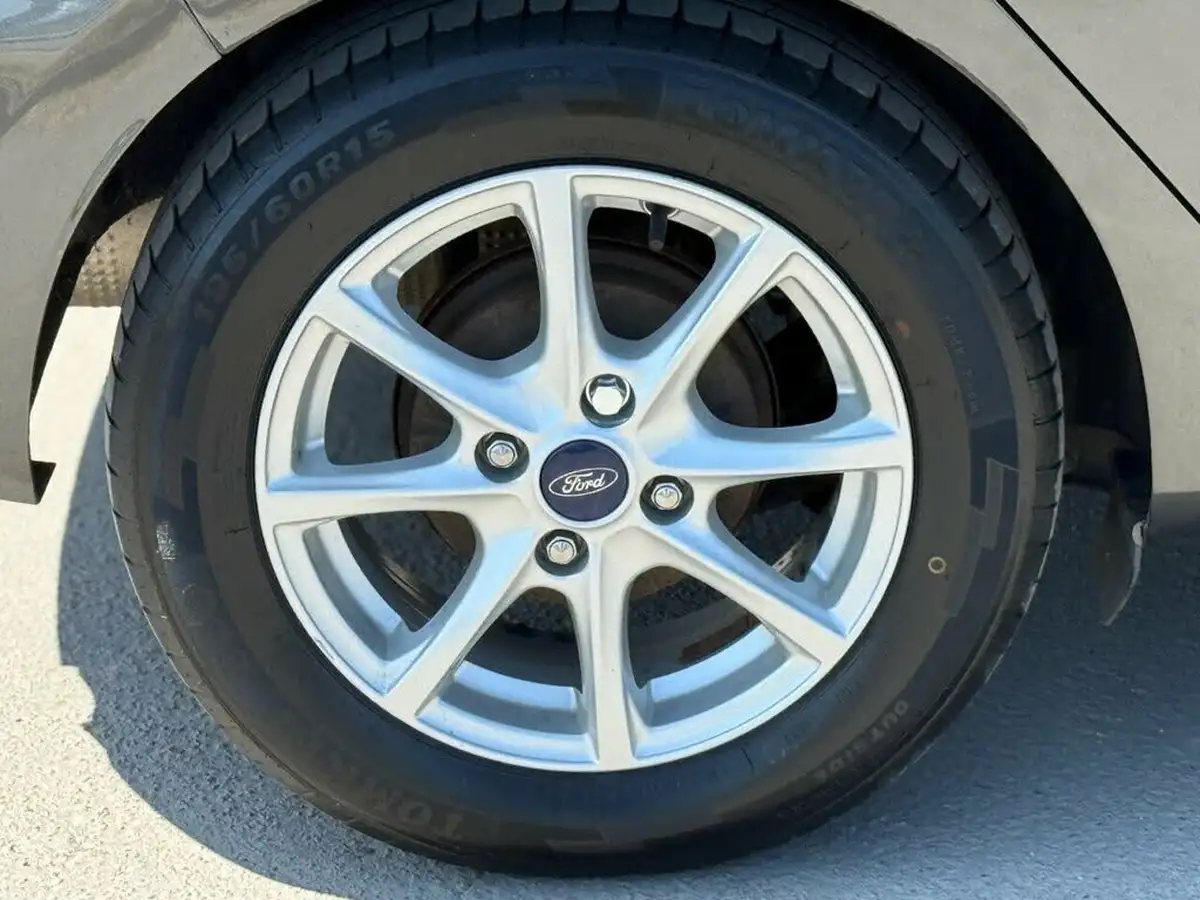 2017-ford-fiesta-10t-zetec-100ps-ecoboost-ss-5d-big-49