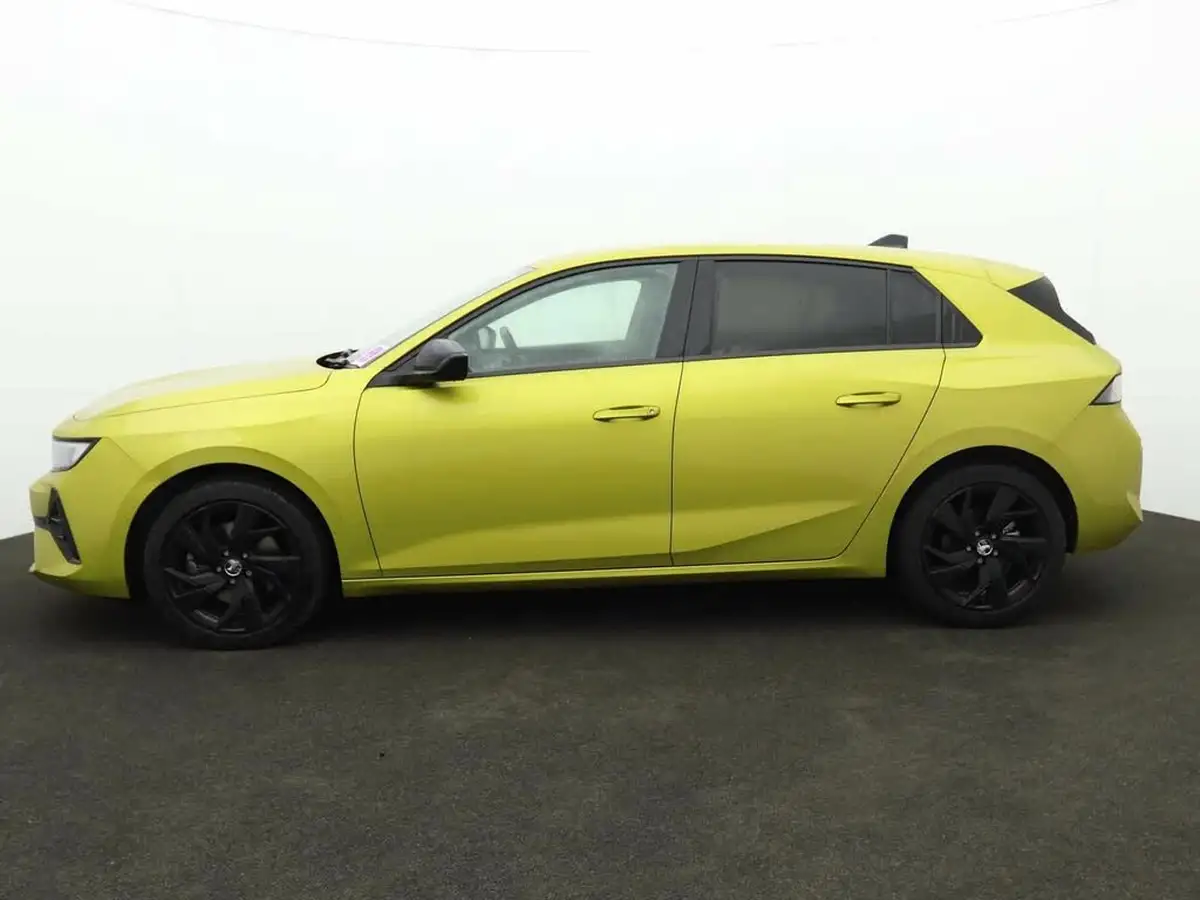 2023-vauxhall-astra-15-turbo-d-gs-hatchback-big-4
