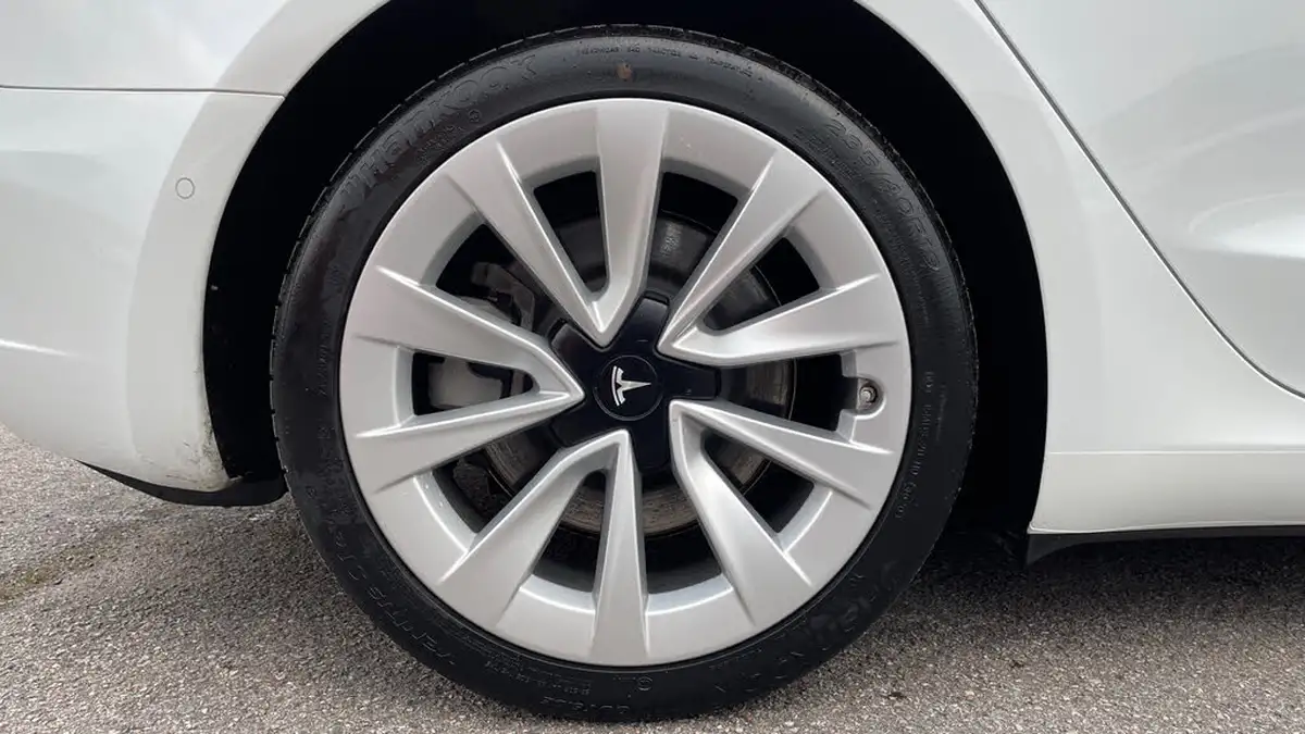 2021-tesla-model-3-e-long-range-4x4-big-18