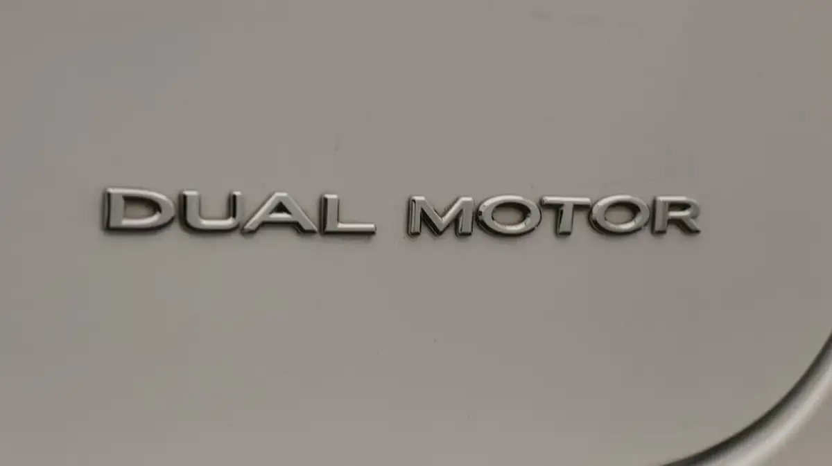 2021-tesla-model-3-e-long-range-awd-big-22