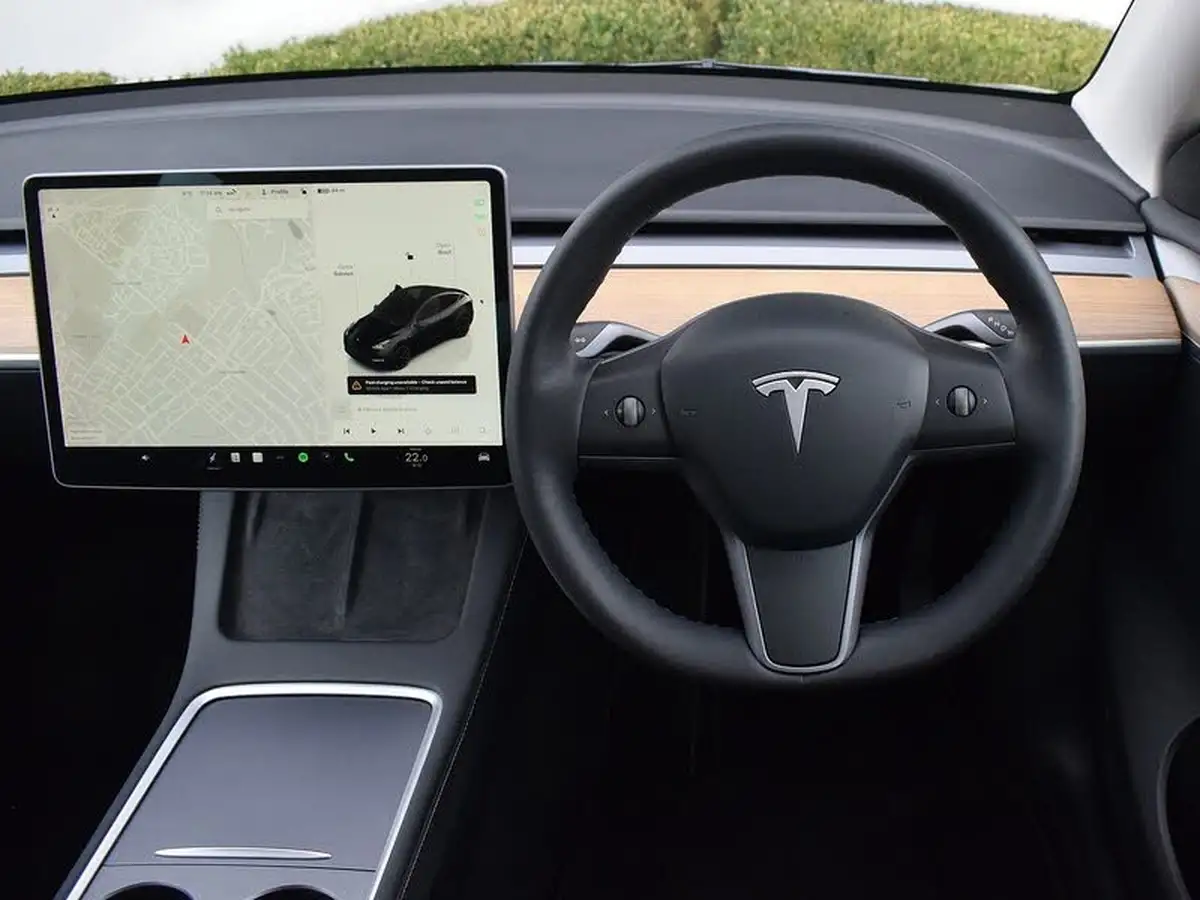 2022-tesla-model-y-e-long-range-big-12