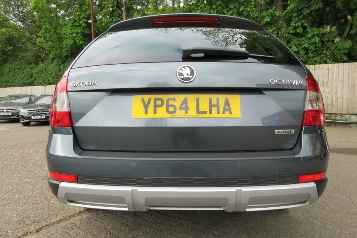 2014-skoda-octavia-20tdi-scout-184ps-dsg-big-35