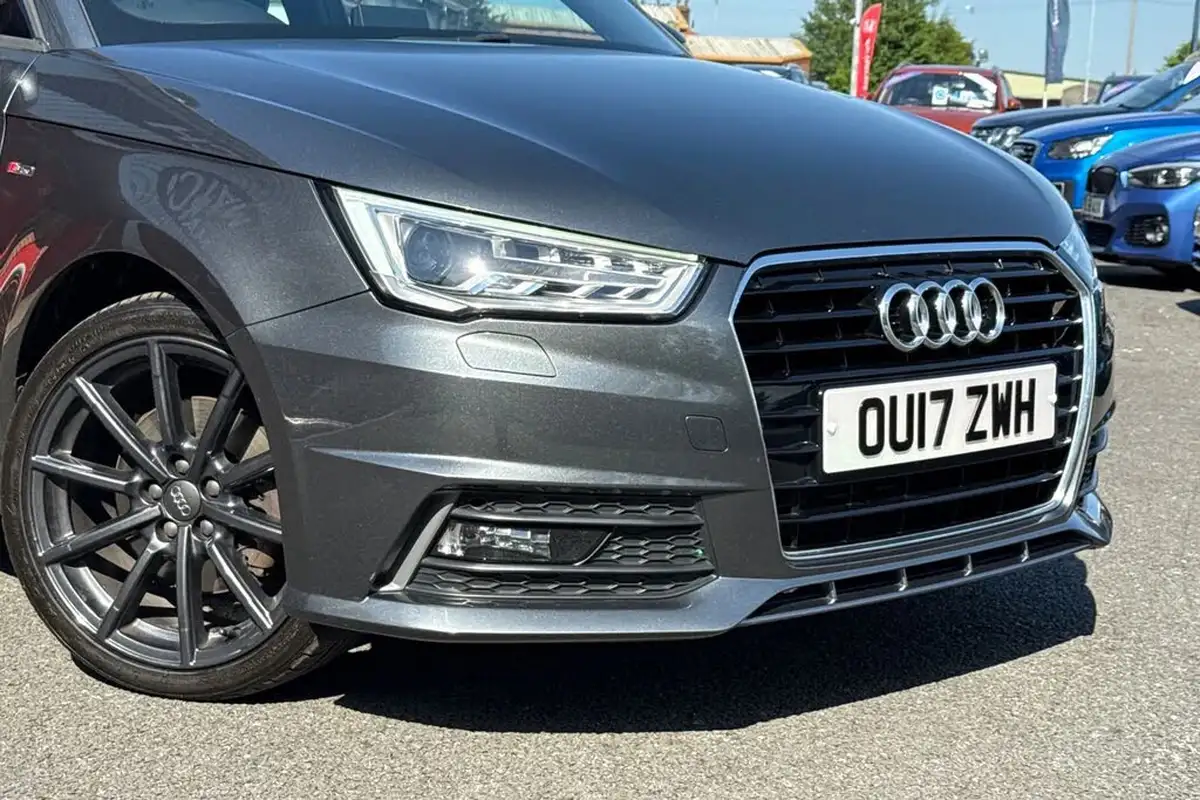 2017-audi-a1-14-tfsi-s-line-125ps-hatchback-3d-big-8